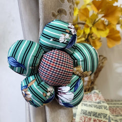 Flower-Shaped Fabric Curtain Holder Tieback (1 Pair)